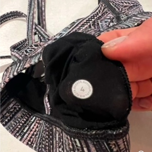 Lululemon Energy Bra Women's Patterned Sports Bra Size 4 - Picture 3 of 4